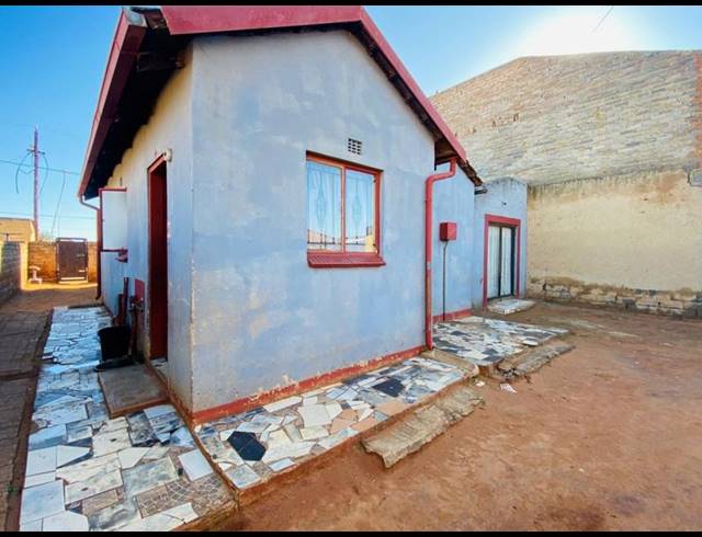 2 BEDROOM HOUSE FOR SALE IN PROTEA GLEN